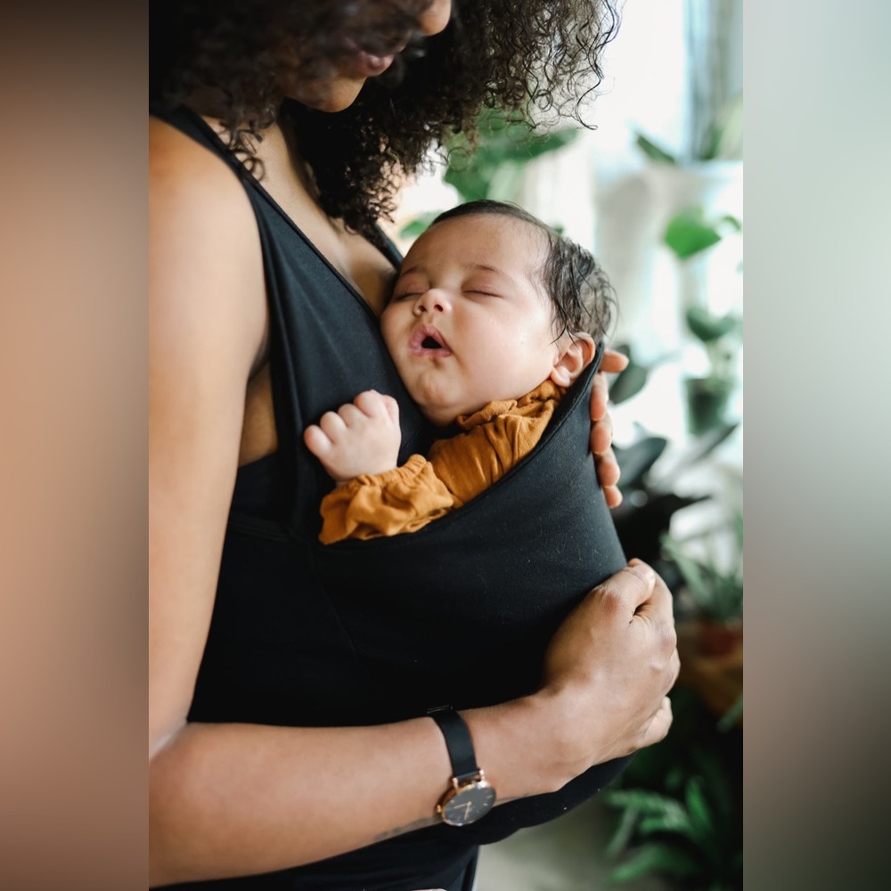 Lalabu Soothe Shirt Baby Wearing Tank Top in Black - Picture 4 of 7